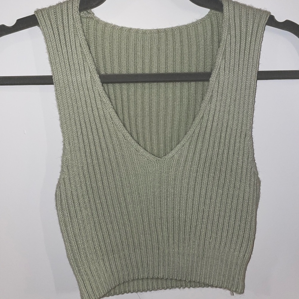 Three piece knit crop top set. Size small